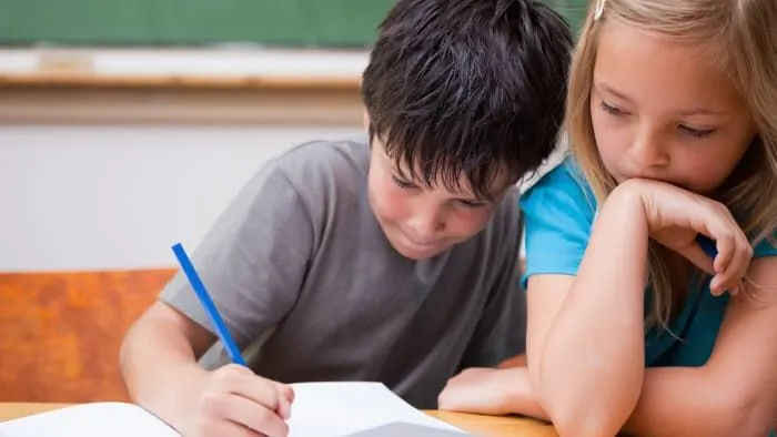 영어 에세이의 기초! 탄탄한 영어 문장을 만들어요 : 어휘와 문법 공부까지!