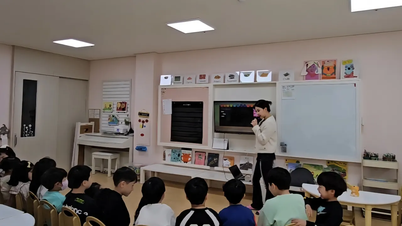 Alina 쌤과 함께 쉽고 재미있게 배우는 English Class: 몸으로 움직이며 단어와 문법을 재미있게!