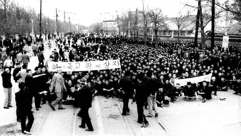 [겨울방학특강] 5회 완성! 현대사 총정리 : 1945년 해방부터 1990년 민주화까지-thumbnail
